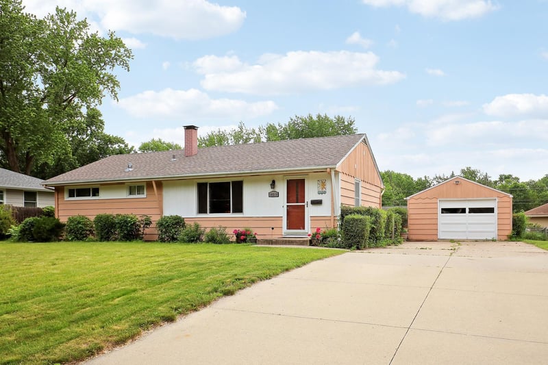 10519 Thomas Ave S, Bloomington, MN 55431