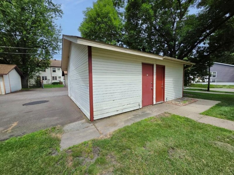 913 Marion St, Saint Paul, MN 55117