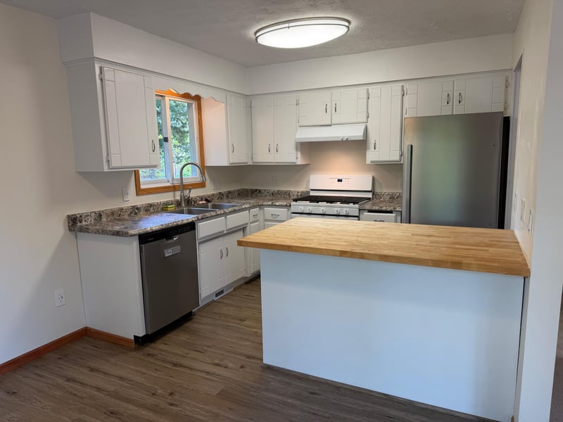 112 Mcgregor Ave N, Mahtomedi, MN 55115