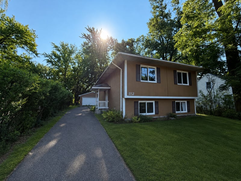 112 Mcgregor Ave N, Mahtomedi, MN 55115
