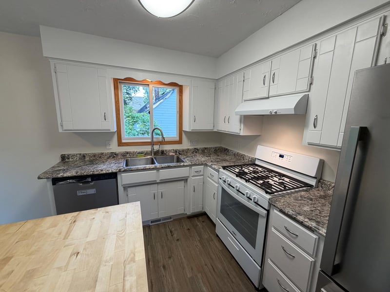 112 Mcgregor Ave N, Mahtomedi, MN 55115