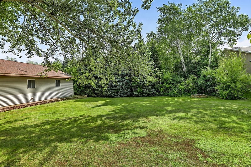 2292 Hennepin Ave N, Glencoe, MN 55336