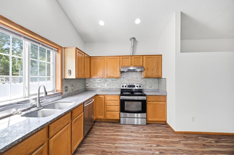 16036 Goodview Ct, Lakeville, MN 55044