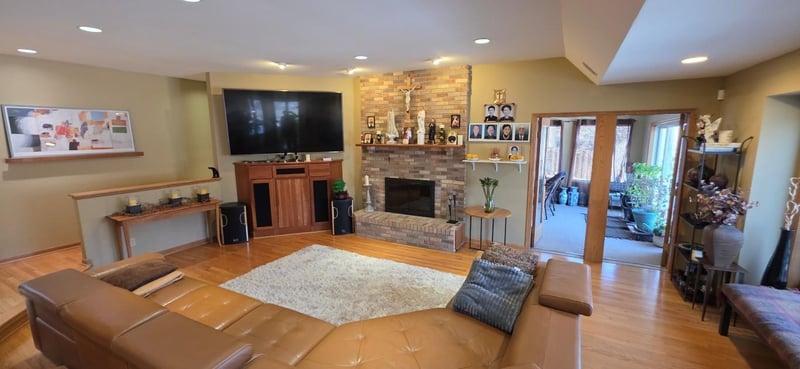 171 Red Oaks Dr, Vadnais Heights, MN 55127