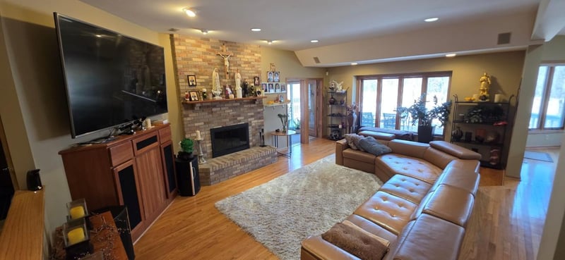 171 Red Oaks Dr, Vadnais Heights, MN 55127