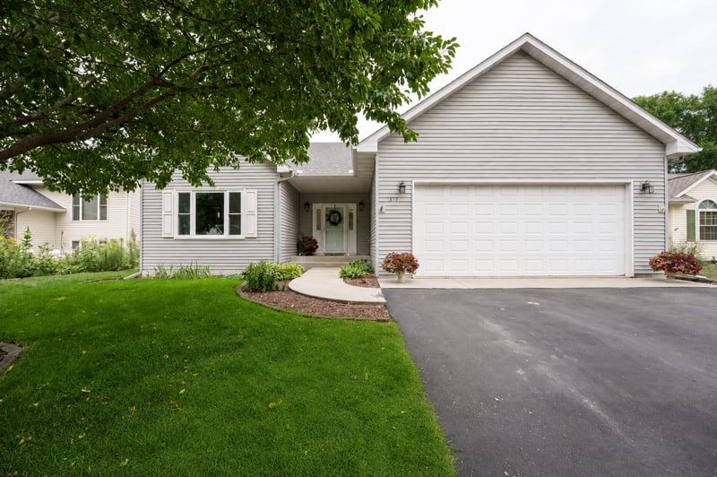 1317 7th St N, Cannon Falls, MN 55009