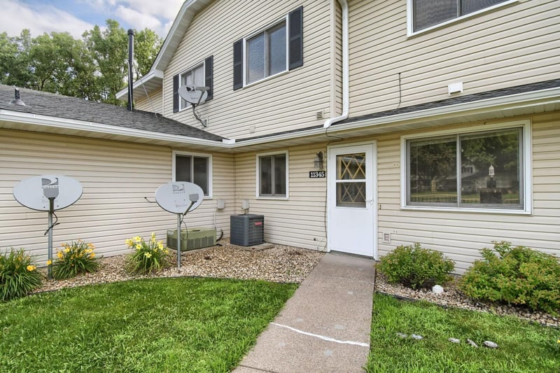 11345 Ibis St NW, Coon Rapids, MN 55433