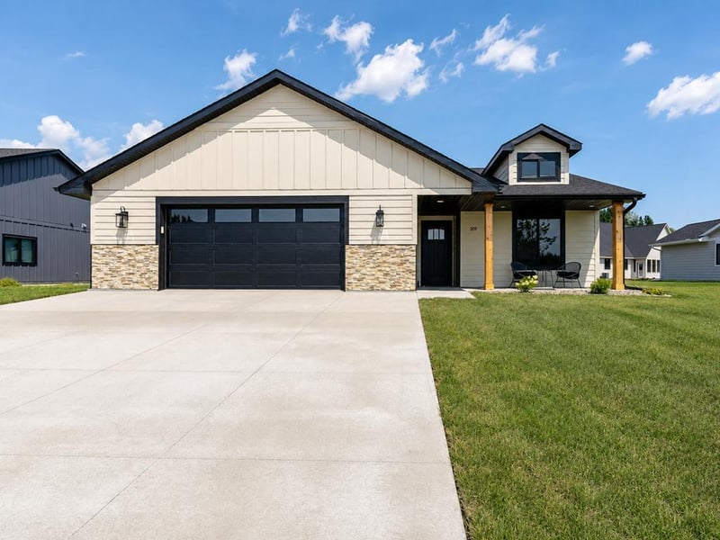 309 Pinehurst Dr, Mankato, MN 56001