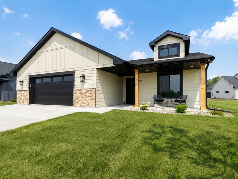 309 Pinehurst Dr, Mankato, MN 56001