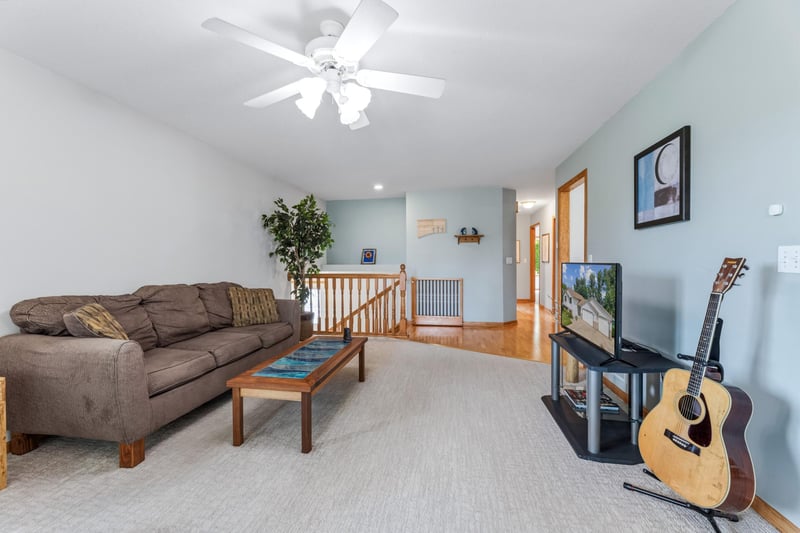 190 Benson Dr, Lewiston, MN 55952