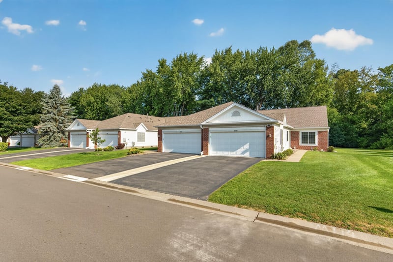 10478 Bay View Ln, Woodbury, MN 55129