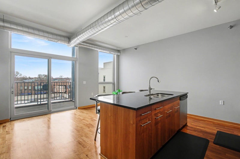 1211 Lagoon Ave #410, Minneapolis, MN 55408