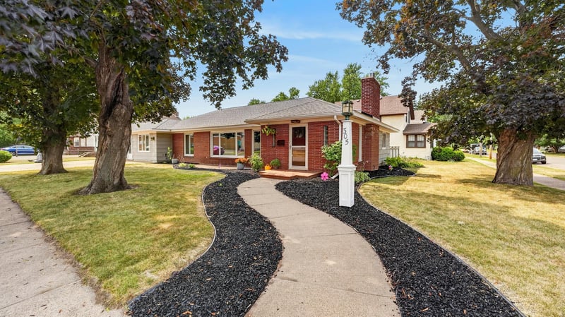 305 7th St SW, Pine City, MN 55063