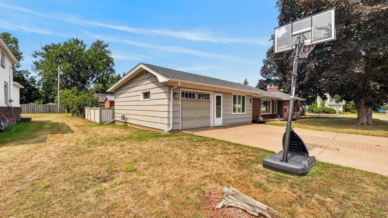 305 7th St SW, Pine City, MN 55063