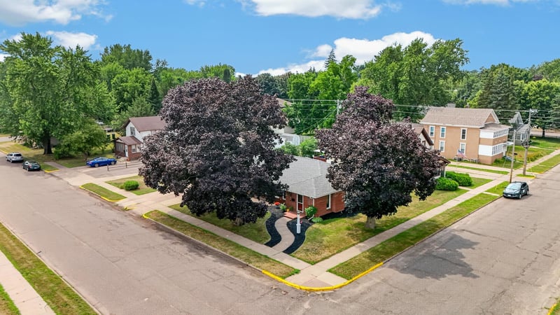 305 7th St SW, Pine City, MN 55063