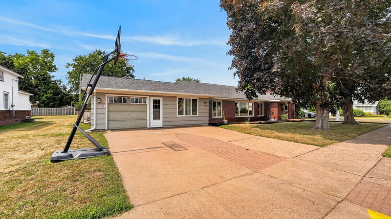 305 7th St SW, Pine City, MN 55063