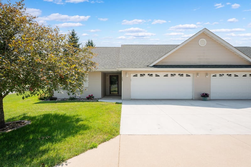 703 Chestnut St, Mantorville, MN 55955