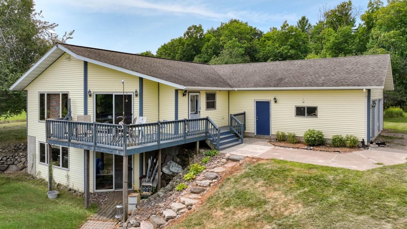 N1395 Grouse Rd, Sarona, WI 54870