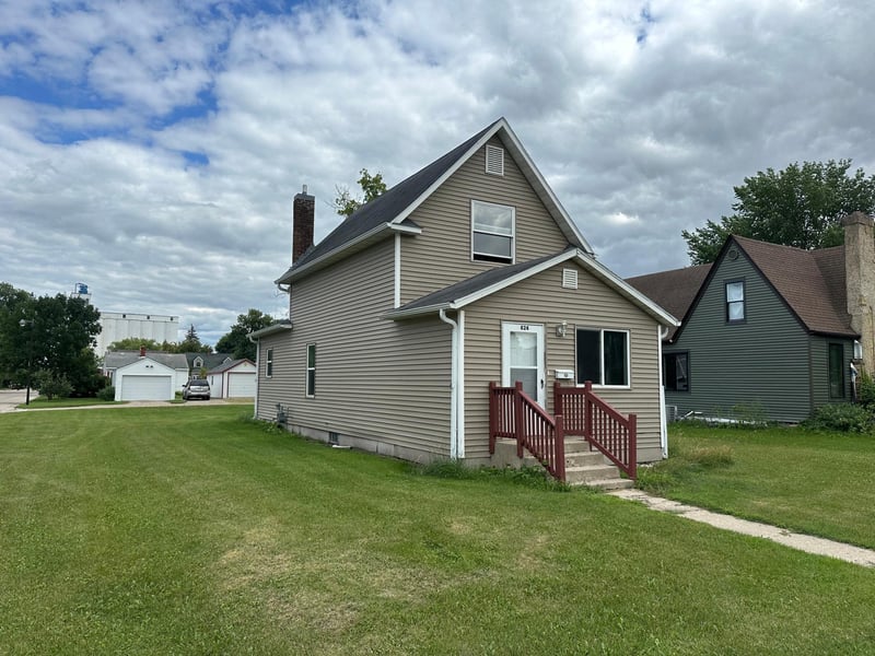 824 Labree Ave N, Thief River Falls, MN 56701