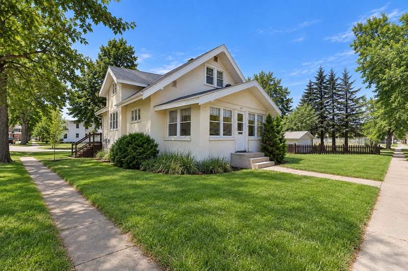 403 5th St NE, Staples, MN 56479