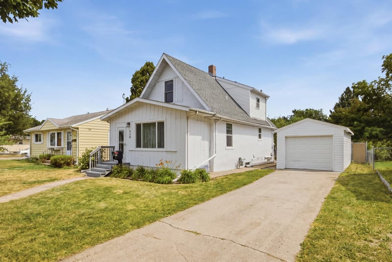 620 17th St N, Moorhead, MN 56560