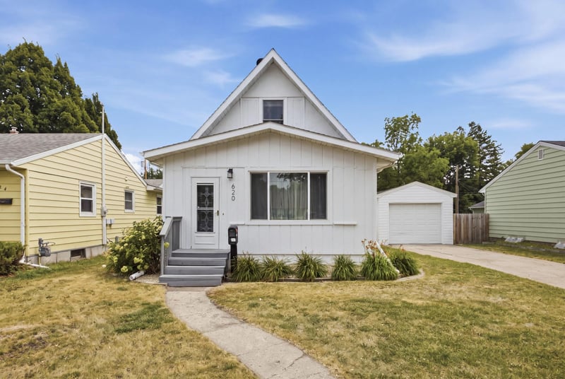620 17th St N, Moorhead, MN 56560