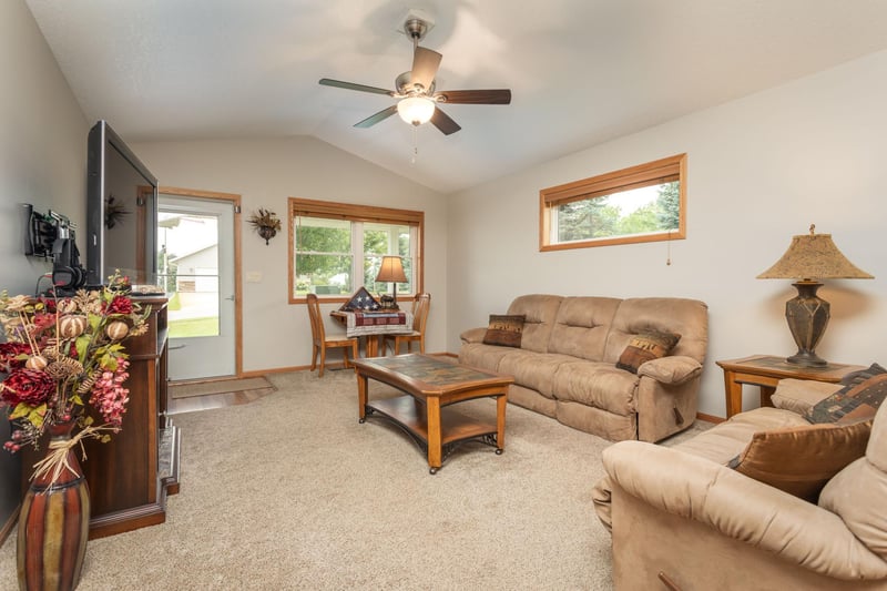 2211 Ridgedale Dr SE, Alexandria, MN 56308