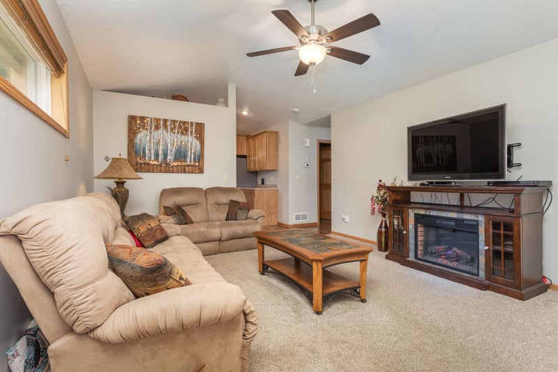 2211 Ridgedale Dr SE, Alexandria, MN 56308