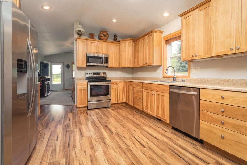 2211 Ridgedale Dr SE, Alexandria, MN 56308