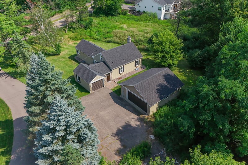 1922 Oakland Rd, Minnetonka, MN 55305