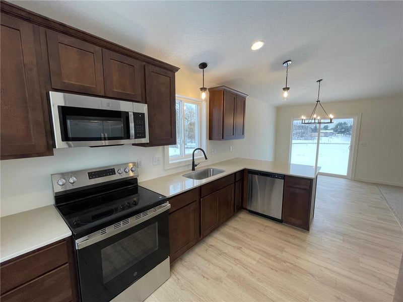 1463 34th Ave SW, Cambridge, MN 55008