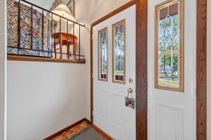 420 N Comstock Ln N, Plymouth, MN 55447