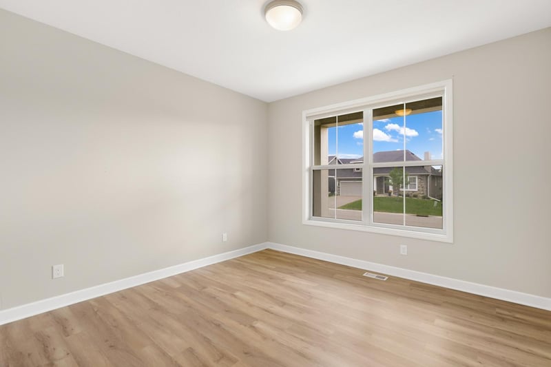 17989 Gresford Ln, Lakeville, MN 55044
