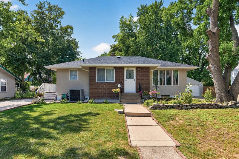 1587 Ruth St N, Saint Paul, MN 55119