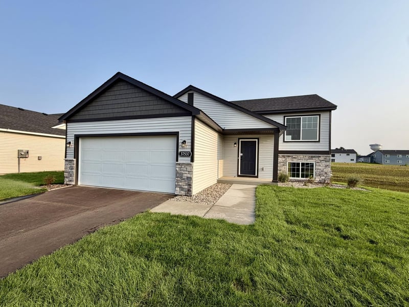 37537 Greenway Ave, North Branch, MN 55056