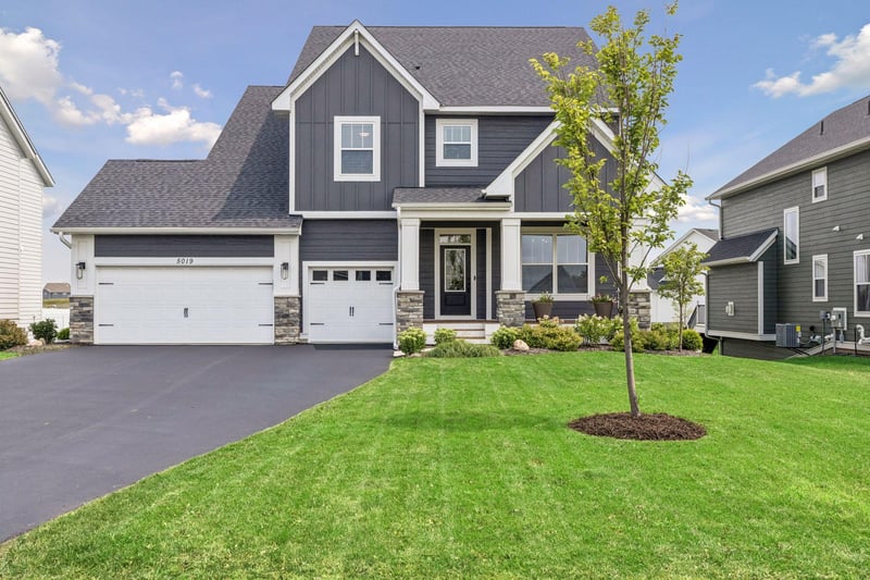 5019 Airlake Dr, Woodbury, MN 55129