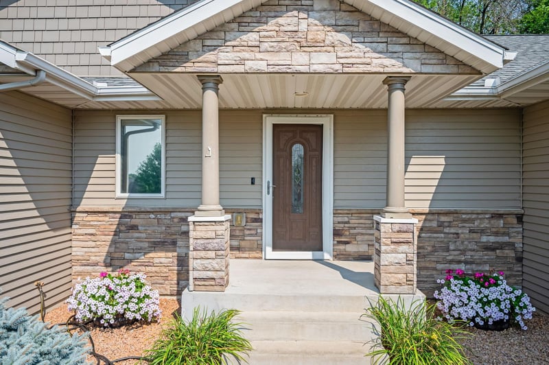 105 Hidden Oaks Cir, Mankato, MN 56001