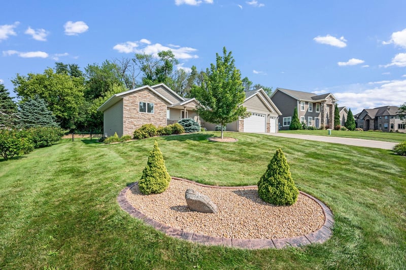 105 Hidden Oaks Cir, Mankato, MN 56001