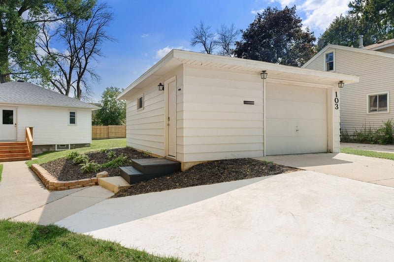 103 11th Ave SW, Austin, MN 55912