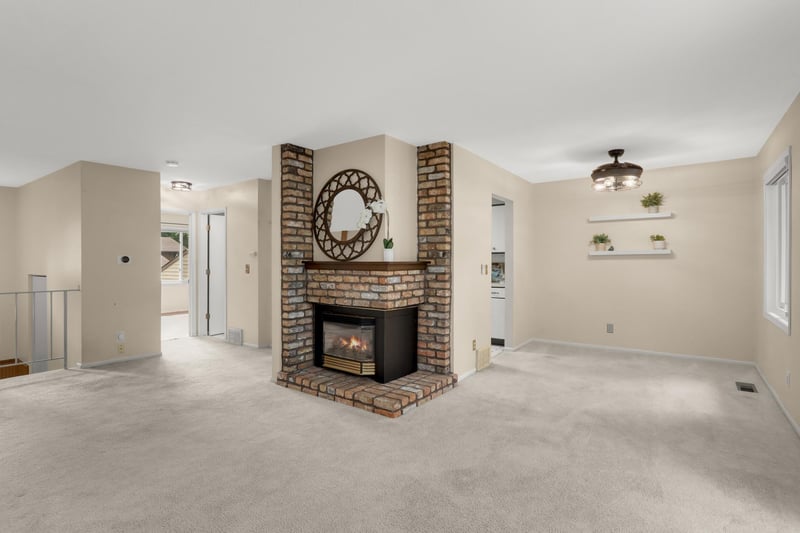 219 W Eagle Lake Dr, Maple Grove, MN 55369