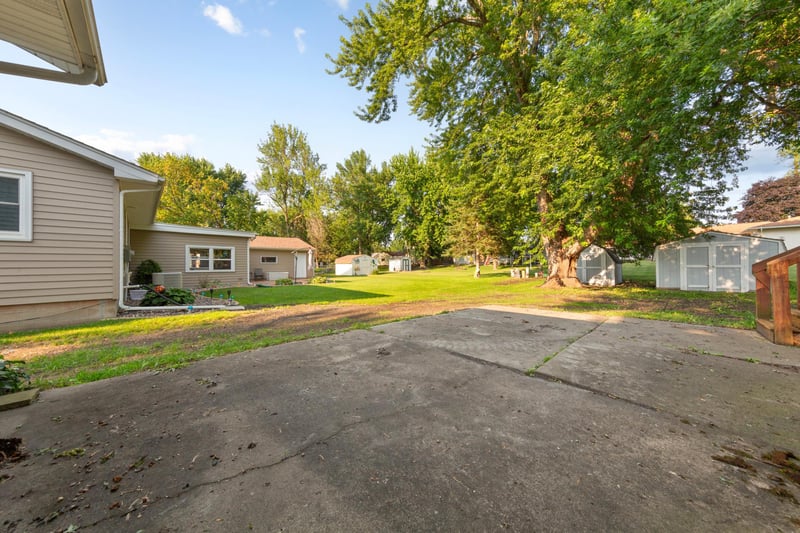 1209 7th St SE, Waseca, MN 56093