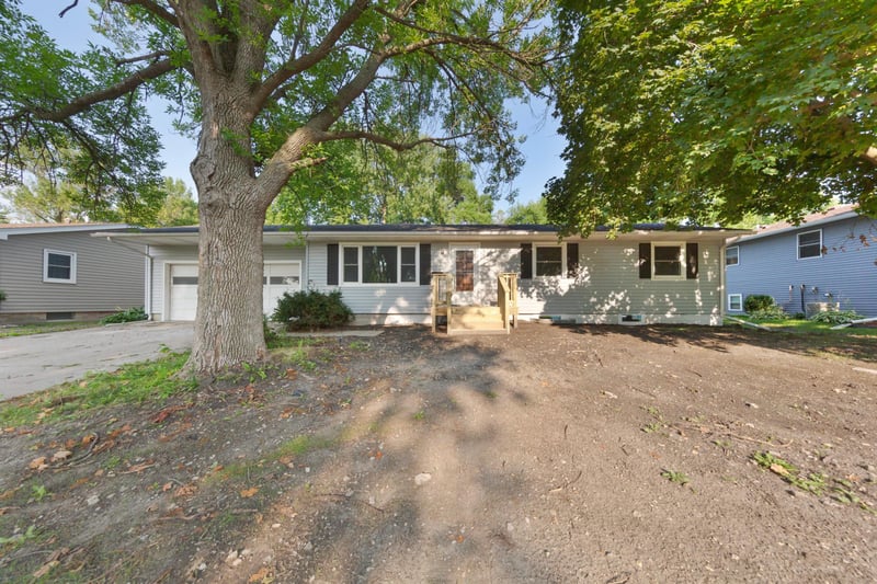 1209 7th St SE, Waseca, MN 56093