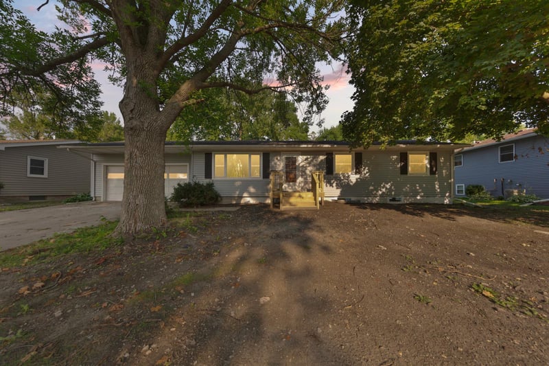 1209 7th St SE, Waseca, MN 56093