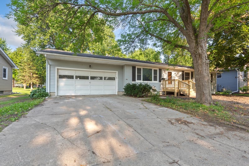 1209 7th St SE, Waseca, MN 56093