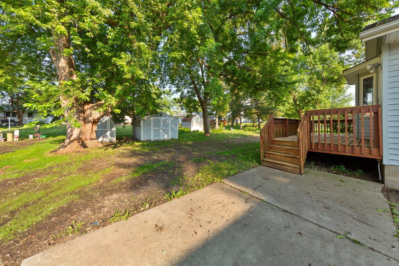 1209 7th St SE, Waseca, MN 56093