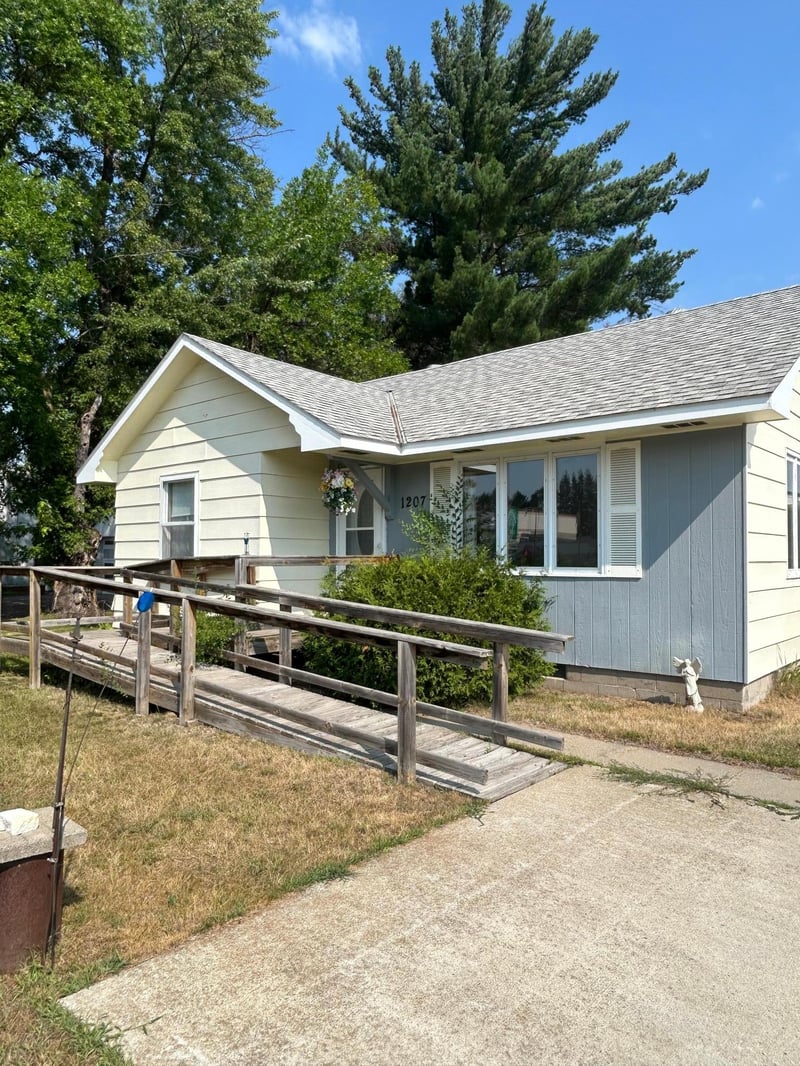 1207 1st St E, Park Rapids, MN 56470