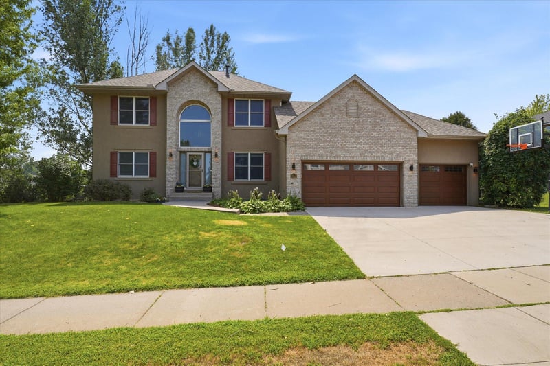 18043 Gladstone Blvd N, Maple Grove, MN 55311
