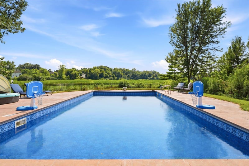 18043 Gladstone Blvd N, Maple Grove, MN 55311