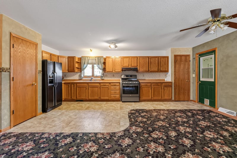 708 N Sprague St, Caledonia, MN 55921