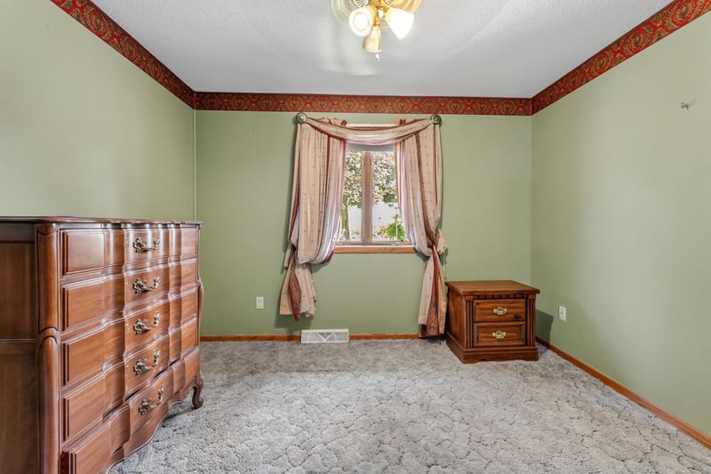708 N Sprague St, Caledonia, MN 55921